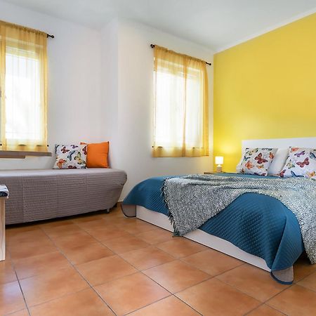 מדלנה Rainbow Guest House מראה חיצוני תמונה